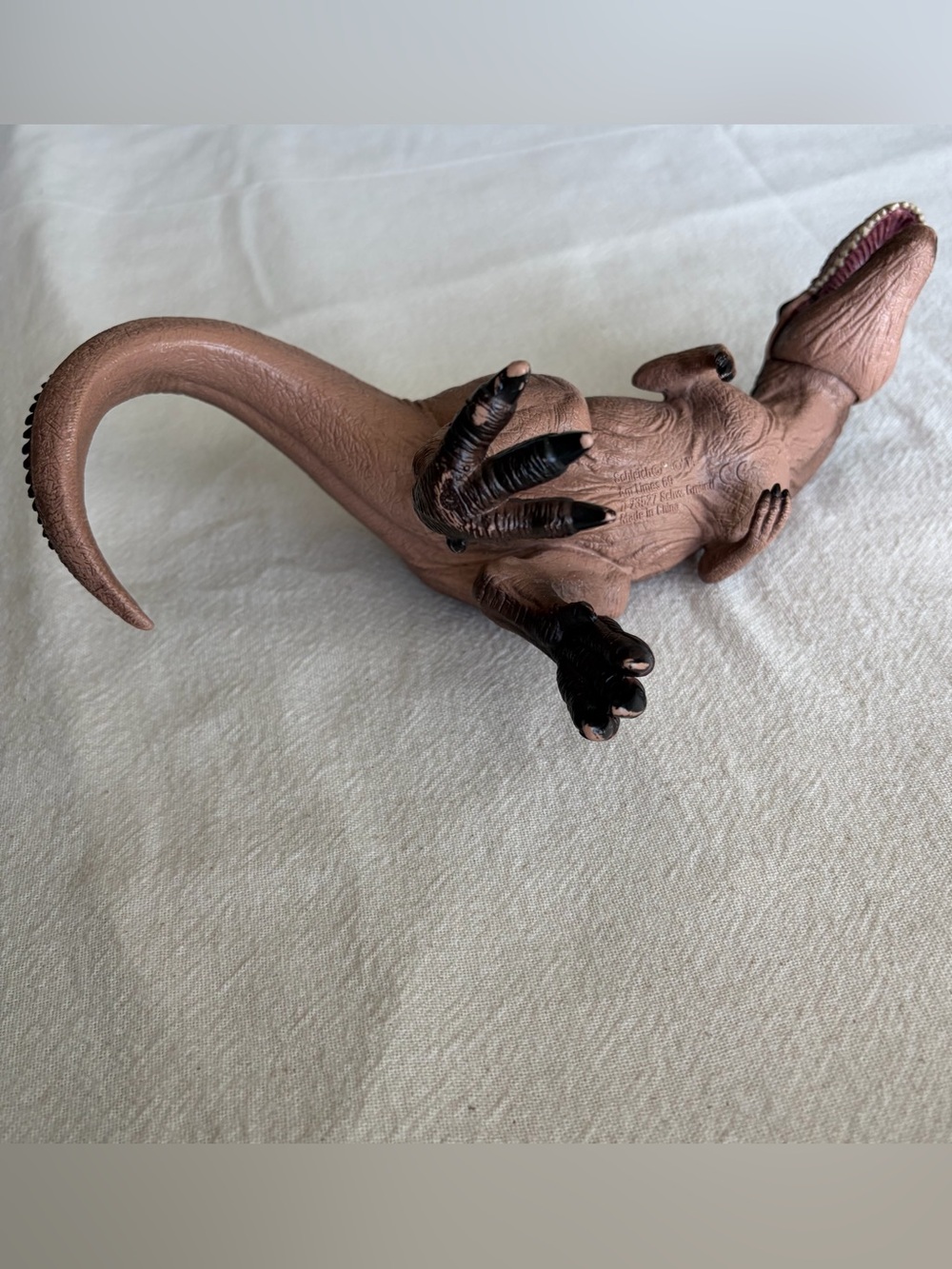 Schleich Giganotosaurus Dinosaur Figure Toy - Picture 6 of 7